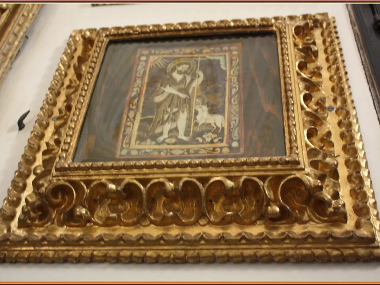 Gold bank experiencing mass withdrawal of deposits