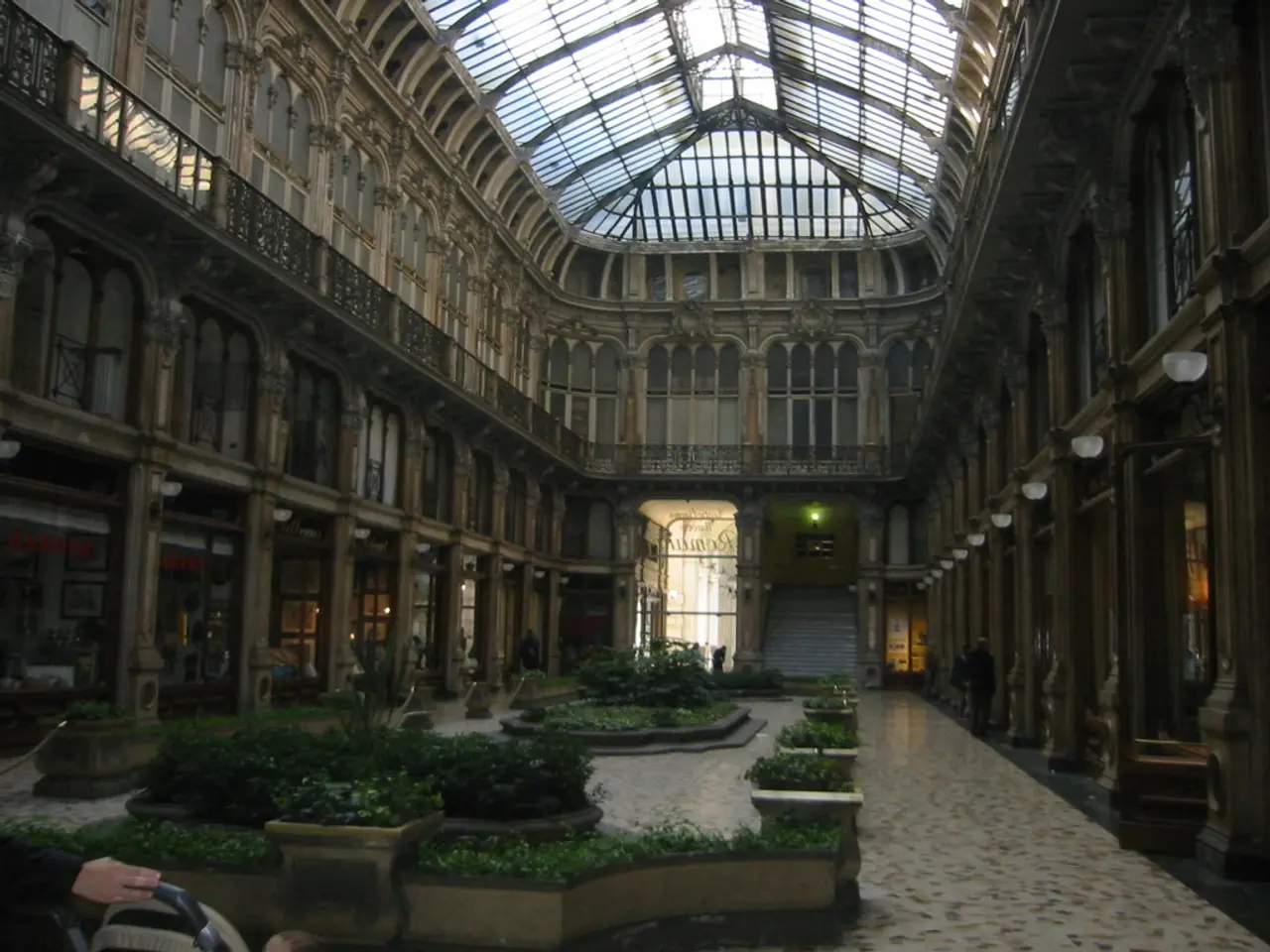 Approximately 2,000 homes faced power outage, leading to the disruption.