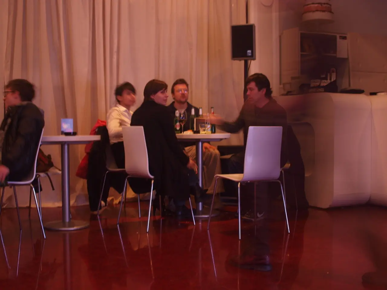 Outdoor dining curfew in Brussels square overturned by court, as ruled in Cologne