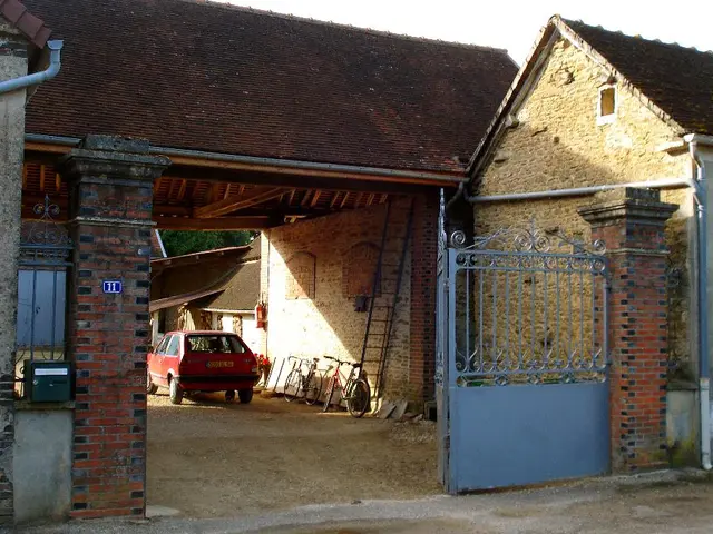 Home Construction Regulation Challenges: Managing Legislation and Potential Hazards