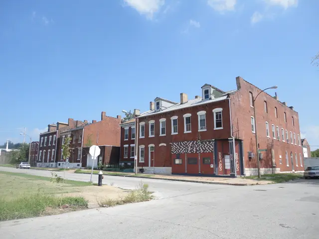 Industrial fire occurs on rooftop within Gladbecker's industrial district