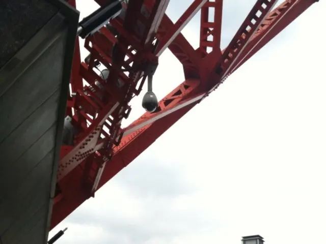 Oil infrastructure operates in Isargestade